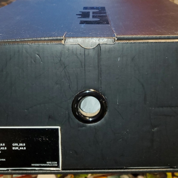 Authentic Lebron X Christmas. Send offers - Picture 5 of 8